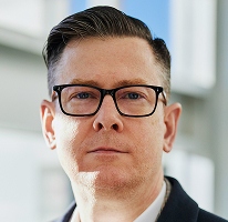Alexander Hughes, CEO e dirigente di un'azienda di crypto trading, ritratto